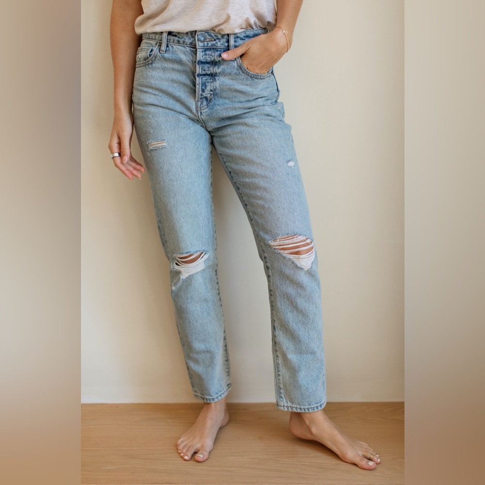 CARLY JEAN LOS ANGELES Straight Leg Light Vintage Wash Jean SIZE 3 SMALL Knee